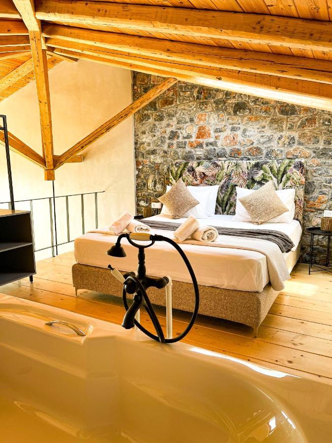 Modern Stone Villas With Swimming Pool Aliveri Buitenkant foto